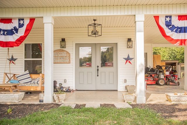 2236 Old Washington Rd, Cedar Hill, TN 37032