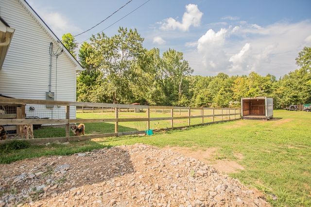 2236 Old Washington Rd, Cedar Hill, TN 37032