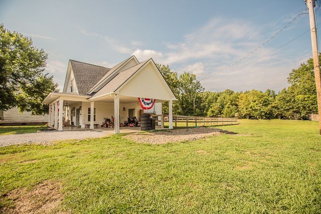 2236 Old Washington Rd, Cedar Hill, TN 37032