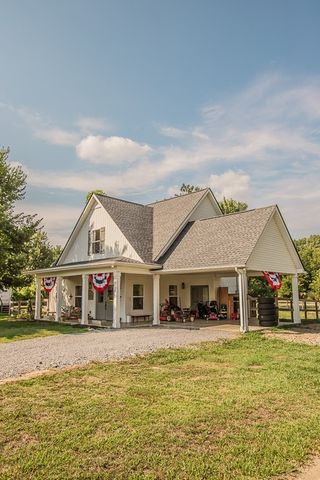 2236 Old Washington Rd, Cedar Hill, TN 37032