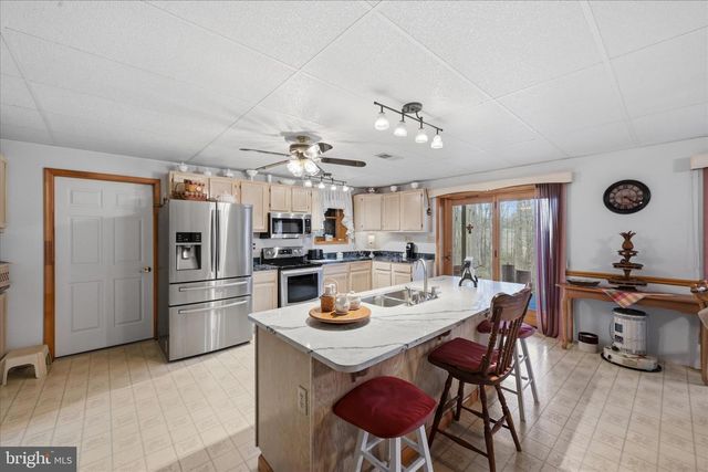 154 SPOOK HOLLOW RD, Berkeley Springs, WV 25411
