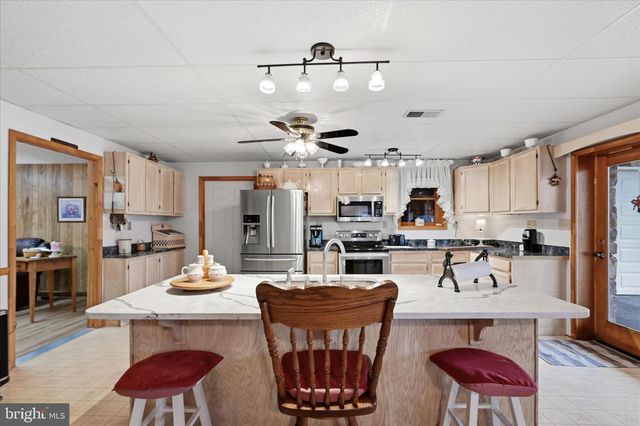 154 SPOOK HOLLOW RD, Berkeley Springs, WV 25411