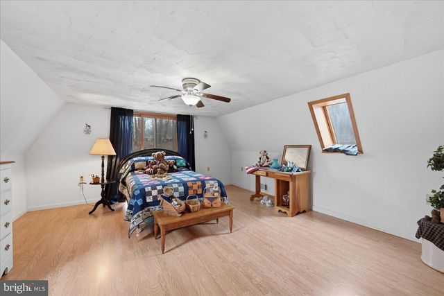 154 SPOOK HOLLOW RD, Berkeley Springs, WV 25411