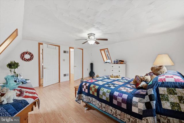 154 SPOOK HOLLOW RD, Berkeley Springs, WV 25411