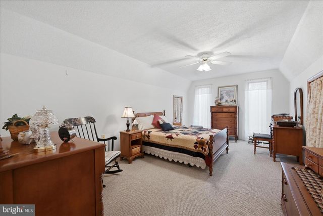 154 SPOOK HOLLOW RD, Berkeley Springs, WV 25411