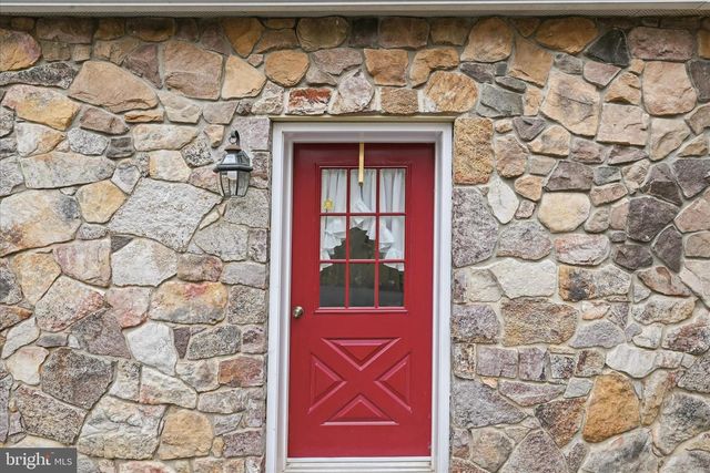154 SPOOK HOLLOW RD, Berkeley Springs, WV 25411