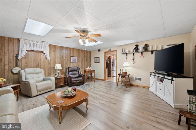 154 SPOOK HOLLOW RD, Berkeley Springs, WV 25411