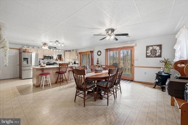 154 SPOOK HOLLOW RD, Berkeley Springs, WV 25411