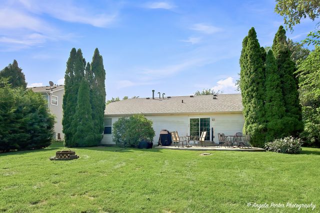 1940 Honey Locust Drive, Algonquin, IL 60102