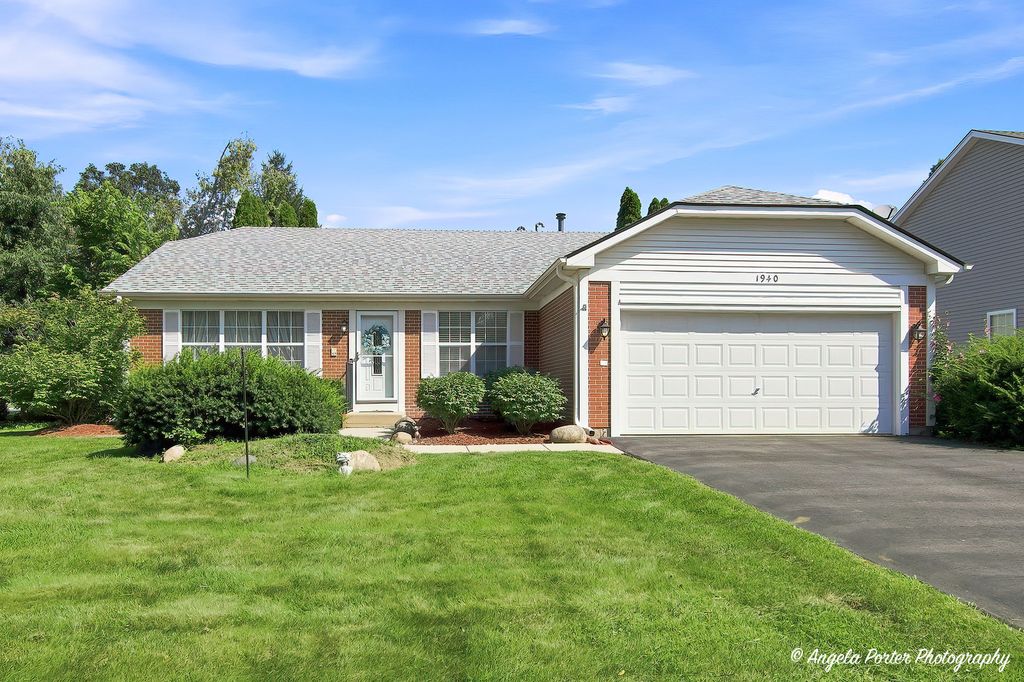1940 Honey Locust Drive, Algonquin, IL 60102