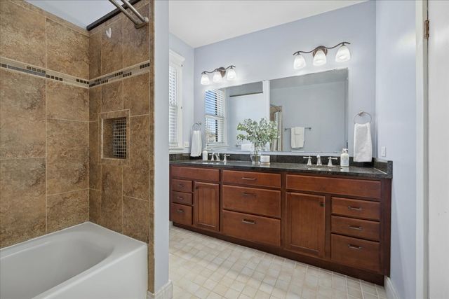 647 S Taylor Avenue, Oak Park, IL 60304