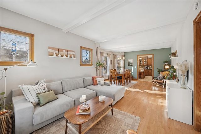 647 S Taylor Avenue, Oak Park, IL 60304