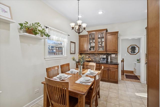 647 S Taylor Avenue, Oak Park, IL 60304