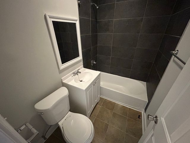 7153 W Grand Avenue 202, Chicago, IL 60707