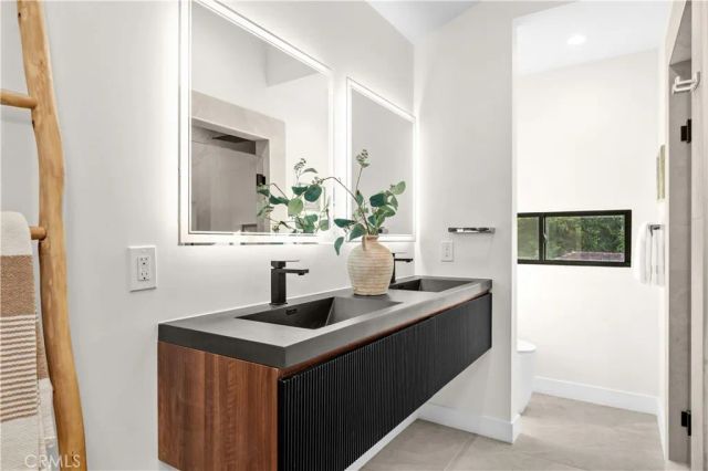 2843 Stoner Avenue, Los Angeles, CA 90064