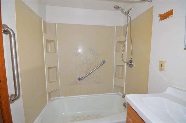 74 Union St 22, Lawrence, MA 01840