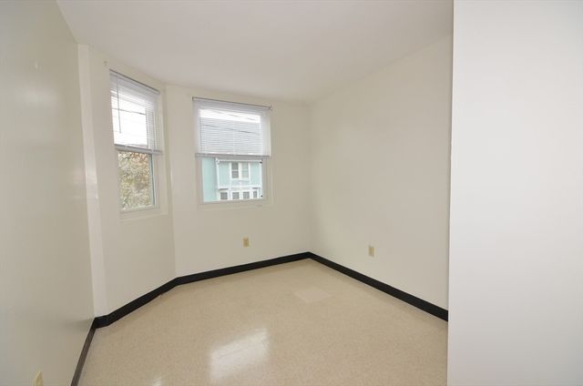 74 Union St 22, Lawrence, MA 01840