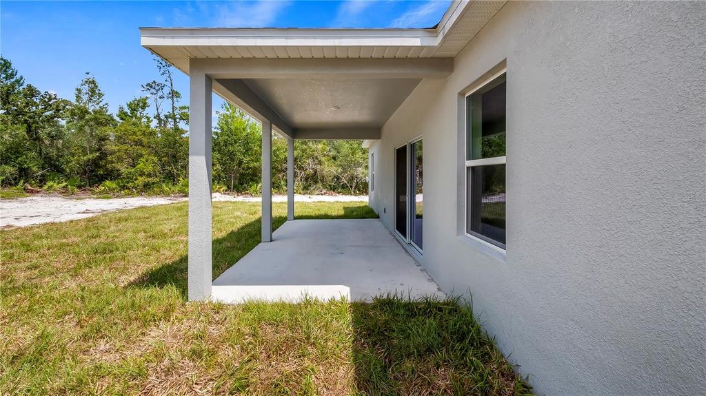 Image 2 of property listing at 401 W CENTRAL AVENUE, Howey In The Hills, FL 34737