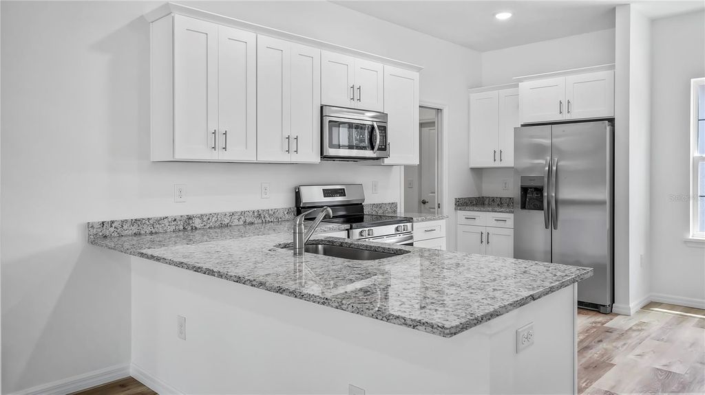 Image 11 of property listing at 401 W CENTRAL AVENUE, Howey In The Hills, FL 34737