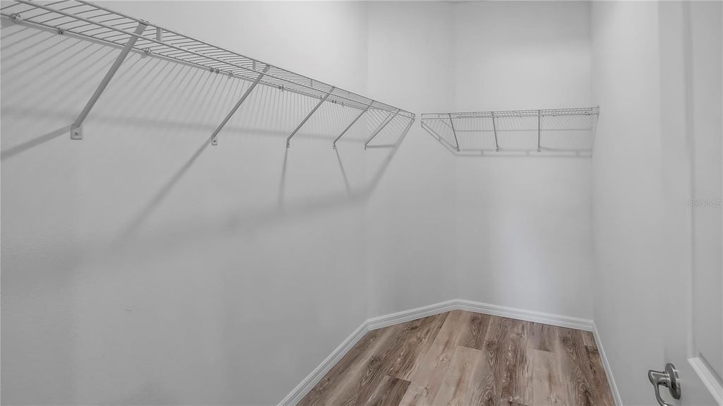 Image 20 of property listing at 401 W CENTRAL AVENUE, Howey In The Hills, FL 34737