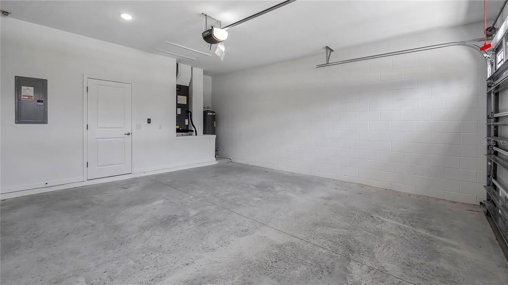 Image 28 of property listing at 401 W CENTRAL AVENUE, Howey In The Hills, FL 34737