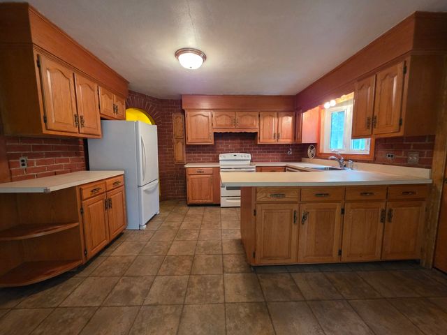 947 Main St, Wilbraham, MA 01095