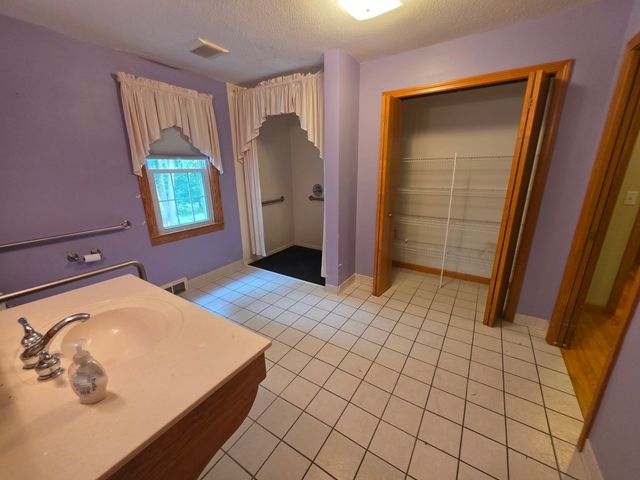 947 Main St, Wilbraham, MA 01095