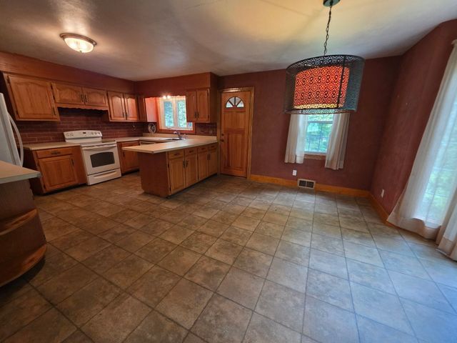 947 Main St, Wilbraham, MA 01095