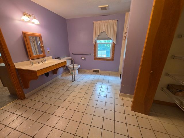 947 Main St, Wilbraham, MA 01095