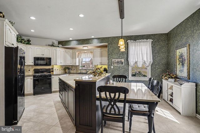 527 FLORIN AVE, Mount Joy, PA 17552