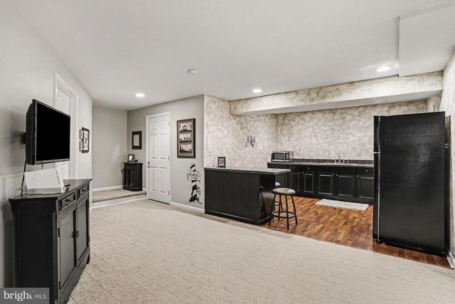 527 FLORIN AVE, Mount Joy, PA 17552