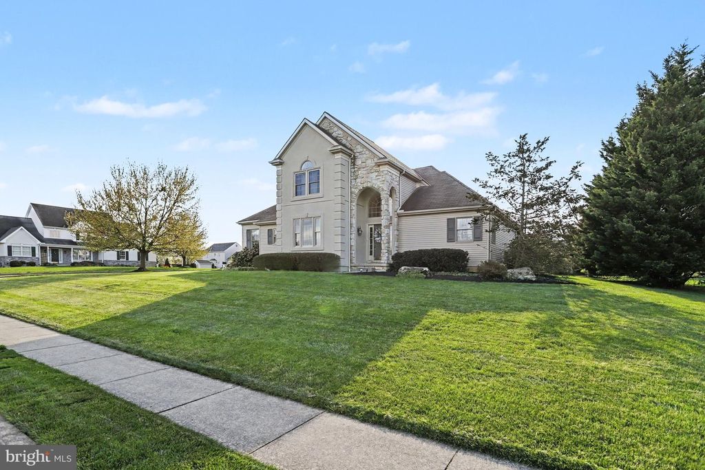 527 FLORIN AVE, Mount Joy, PA 17552