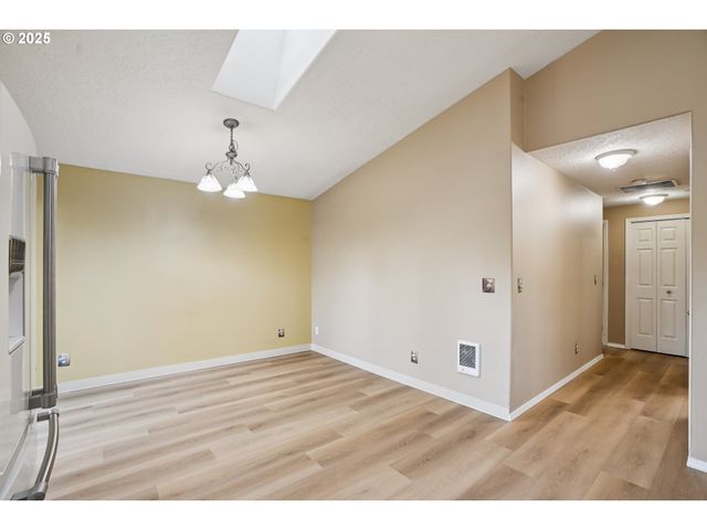 463 HRUBETZ Rd, Salem, OR 97302