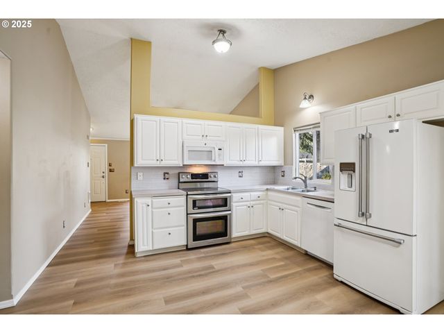 463 HRUBETZ Rd, Salem, OR 97302