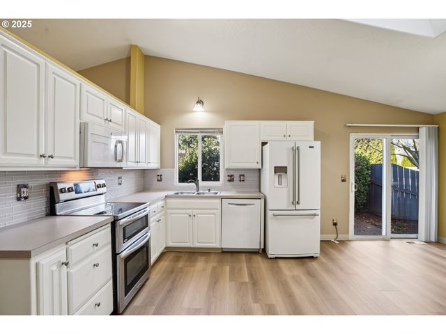 463 HRUBETZ Rd, Salem, OR 97302