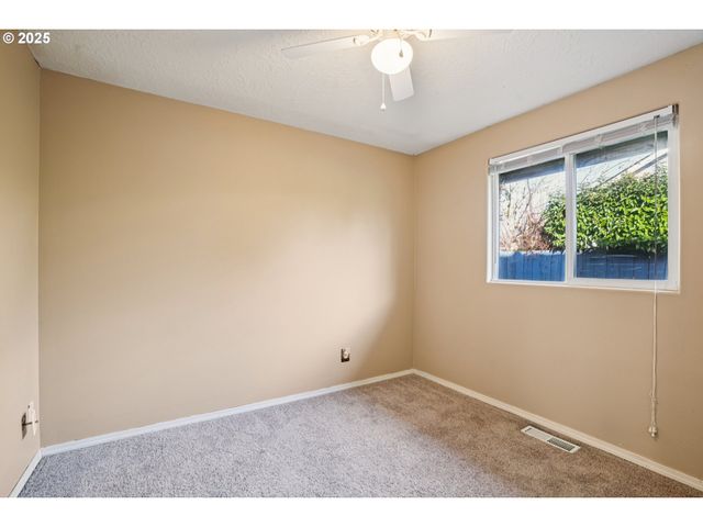 463 HRUBETZ Rd, Salem, OR 97302