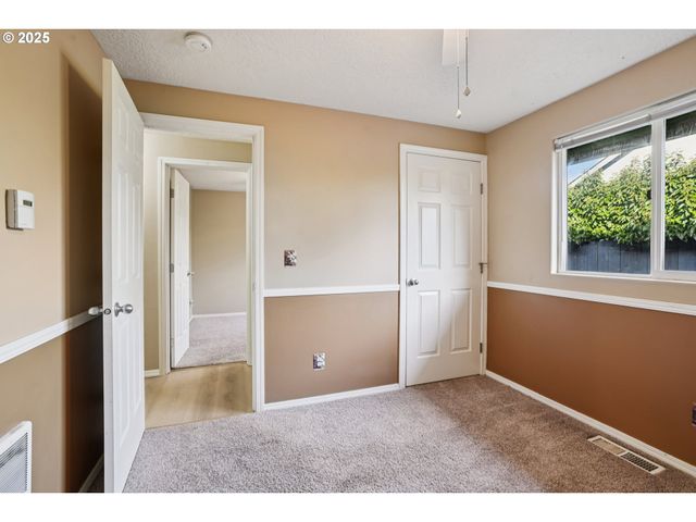 463 HRUBETZ Rd, Salem, OR 97302