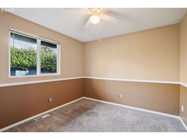 463 HRUBETZ Rd, Salem, OR 97302