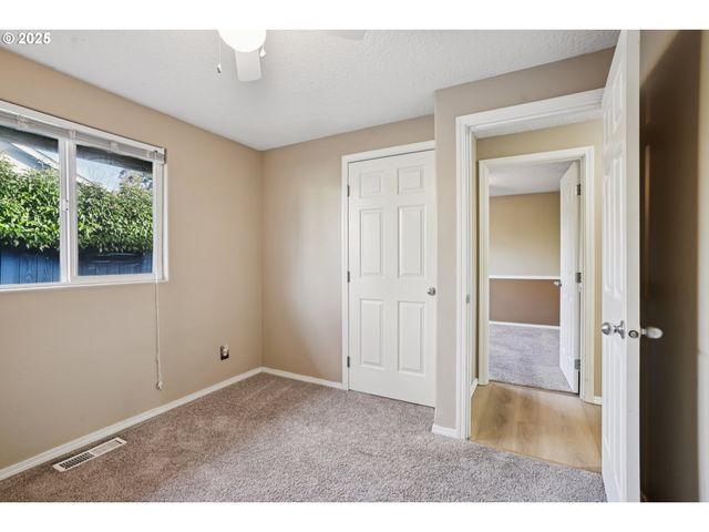 463 HRUBETZ Rd, Salem, OR 97302