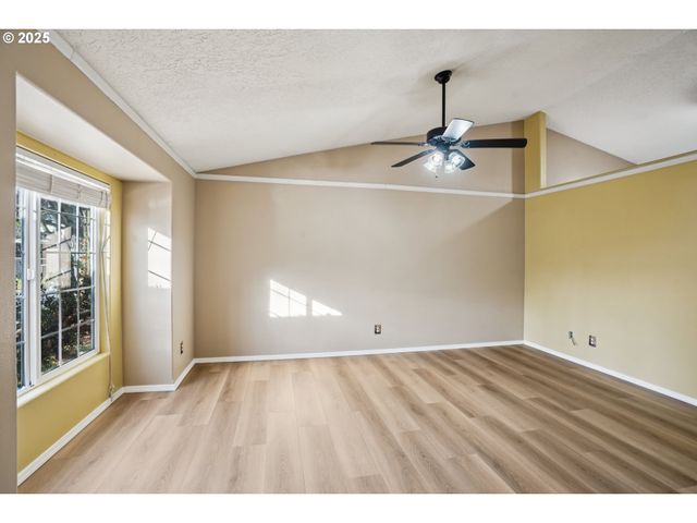 463 HRUBETZ Rd, Salem, OR 97302