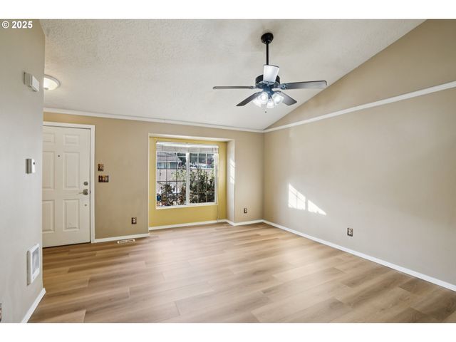 463 HRUBETZ Rd, Salem, OR 97302