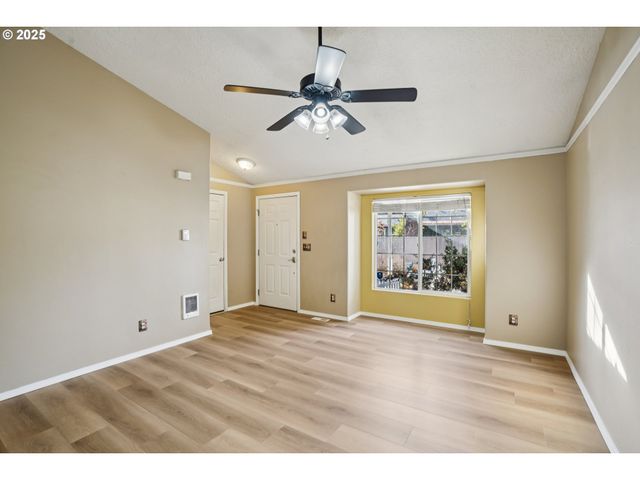 463 HRUBETZ Rd, Salem, OR 97302