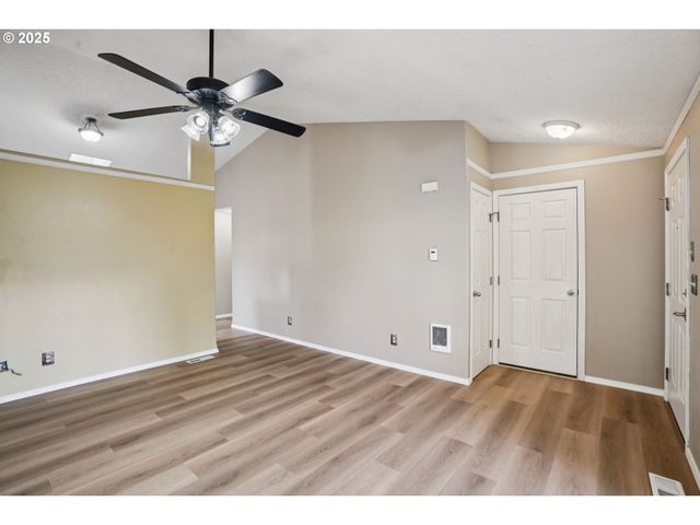 463 HRUBETZ Rd, Salem, OR 97302