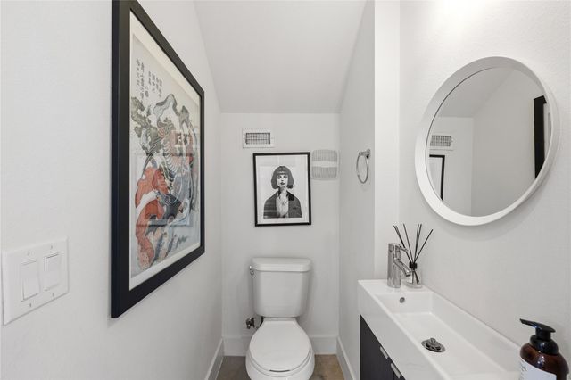 1904 E 17th ST B, Austin, TX 78702