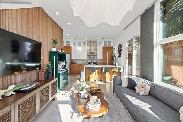 1904 E 17th ST B, Austin, TX 78702