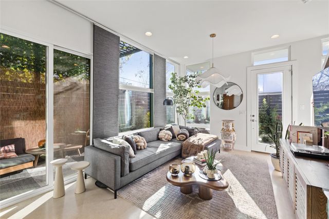 1904 E 17th ST B, Austin, TX 78702