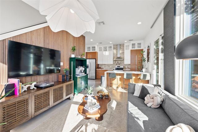 1904 E 17th ST B, Austin, TX 78702