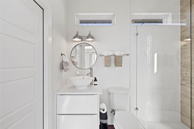 1904 E 17th ST B, Austin, TX 78702