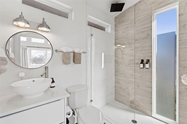 1904 E 17th ST B, Austin, TX 78702