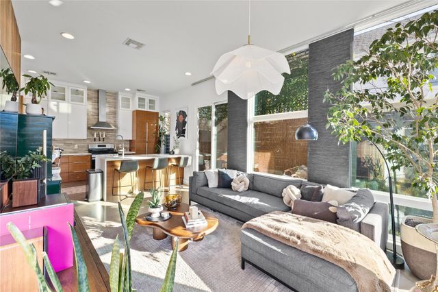 1904 E 17th ST B, Austin, TX 78702